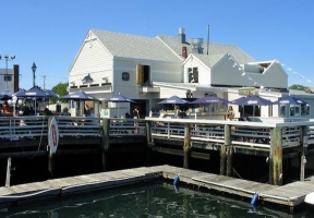 Long Island Blogger: Bracco's Oyster and Clam Bar