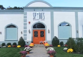Long Island Blogger: Spiros Restaurant & Lounge