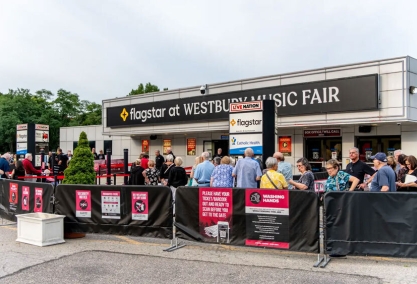 Long Island Blogger: Flagstar at Westbury Music Fair