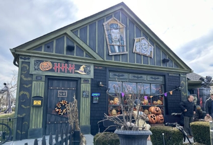 Long Island Blogger: Haunted House of Hamburgers