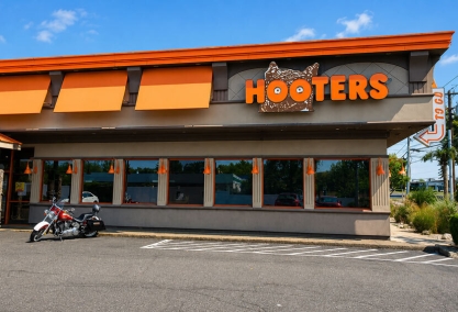 Long Island Blogger: Hooters