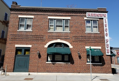 Long Island Blogger: Reese's 1900 Pub