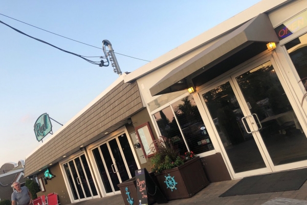 REEL Restaurant - East Rockaway
