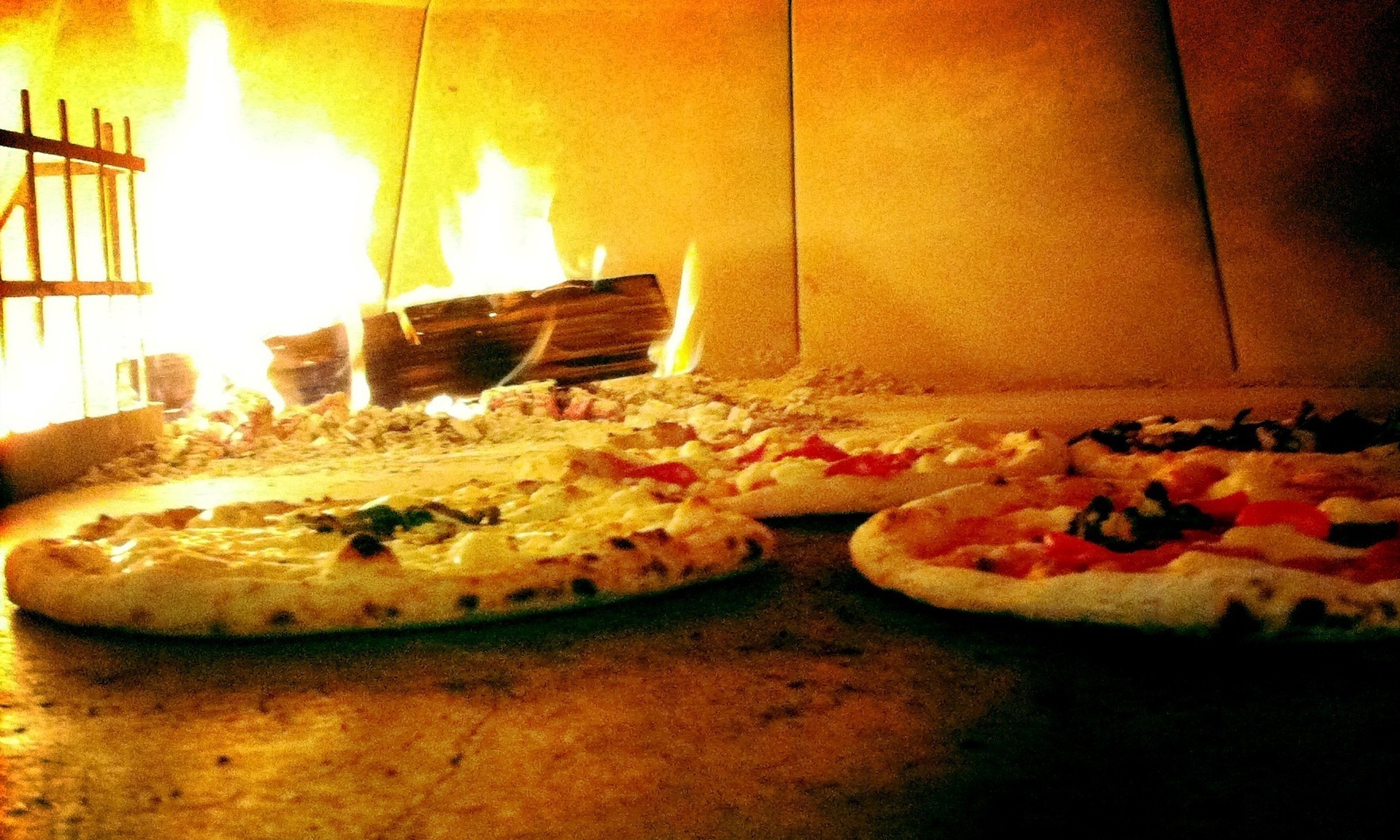 Red Tomato Artisanal Pizza In East Norwich, Serving Pizza Cuisine Li